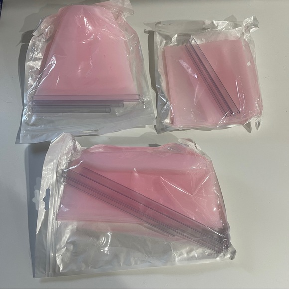 Pink reusable silicone food storage bags - Picture 3 of 5